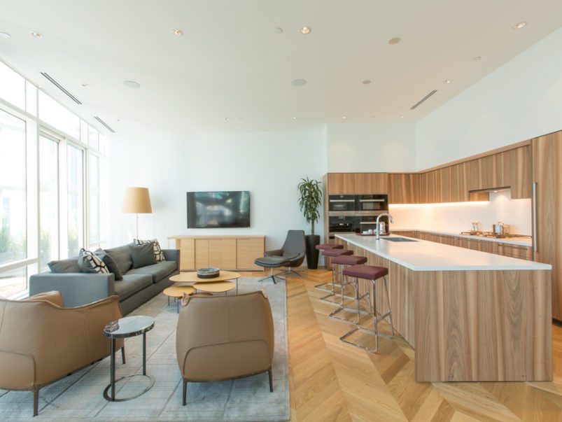 The Lounge – Two Bedroom + Den + 2.5 Bathrooms